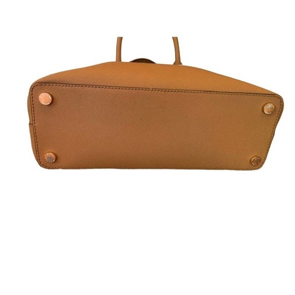 Michael Kors Saffiano leather Handbag Off White and Acorn Brown - Picture 4 of 7